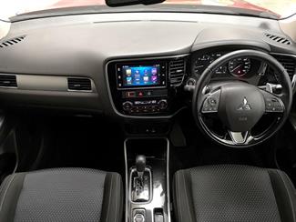 2018 Mitsubishi Outlander - Thumbnail