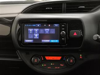 2017 Toyota Vitz - Thumbnail