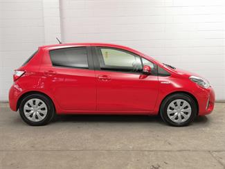2017 Toyota Vitz - Thumbnail