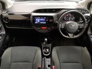 2017 Toyota Vitz - Thumbnail