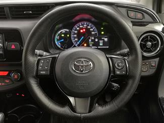2017 Toyota Vitz - Thumbnail