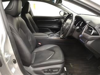 2019 Toyota Camry - Thumbnail