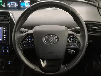 2020 Toyota Prius - Thumbnail