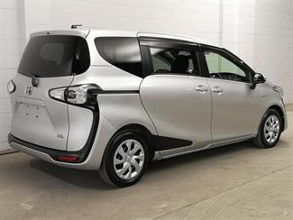 2016 Toyota Sienta - Thumbnail