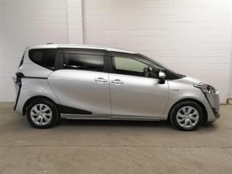 2016 Toyota Sienta - Thumbnail