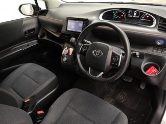 2016 Toyota Sienta - Thumbnail