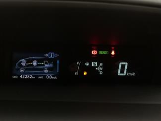 2017 Toyota Prius - Thumbnail