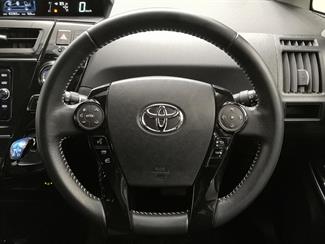 2017 Toyota Prius - Thumbnail
