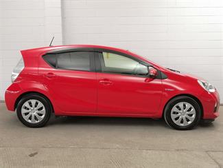 2013 Toyota Aqua - Thumbnail