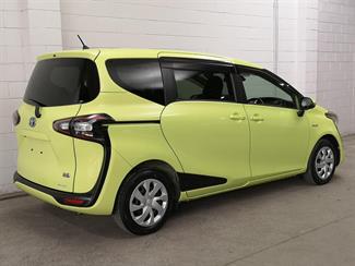 2017 Toyota Sienta - Thumbnail