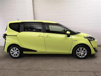 2017 Toyota Sienta - Thumbnail
