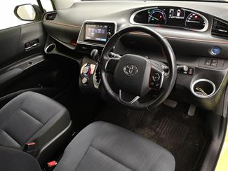 2017 Toyota Sienta - Thumbnail