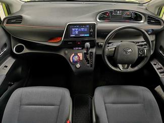 2017 Toyota Sienta - Thumbnail
