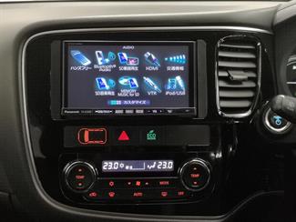 2016 Mitsubishi Outlander - Thumbnail