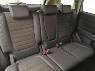 2016 Mitsubishi Outlander - Thumbnail