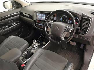 2016 Mitsubishi Outlander - Thumbnail