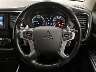 2016 Mitsubishi Outlander - Thumbnail