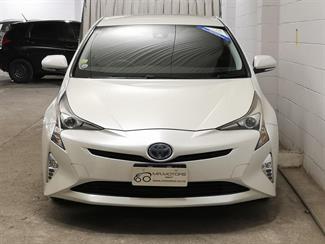 2017 Toyota Prius - Thumbnail