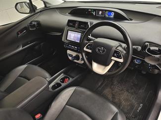 2017 Toyota Prius - Thumbnail