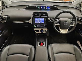 2017 Toyota Prius - Thumbnail