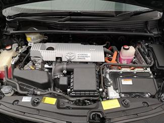 2014 Toyota Prius - Thumbnail