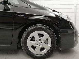 2014 Toyota Prius - Thumbnail