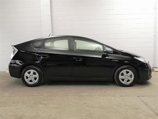 2014 Toyota Prius - Thumbnail