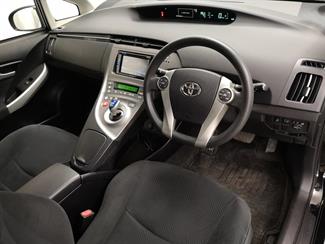 2014 Toyota Prius - Thumbnail