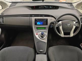 2014 Toyota Prius - Thumbnail