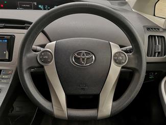 2014 Toyota Prius - Thumbnail