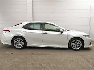 2017 Toyota Camry - Thumbnail