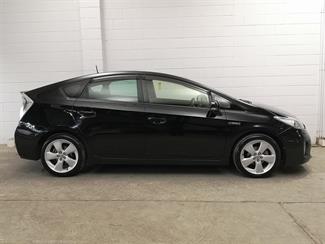 2014 Toyota Prius - Thumbnail