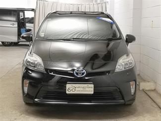 2014 Toyota Prius - Thumbnail