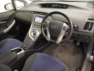 2014 Toyota Prius - Thumbnail