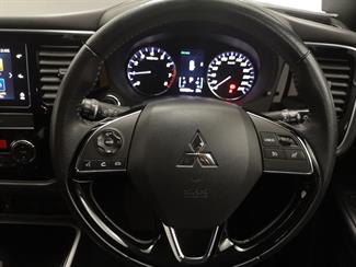 2019 Mitsubishi Outlander - Thumbnail