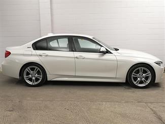 2016 BMW 330e - Thumbnail