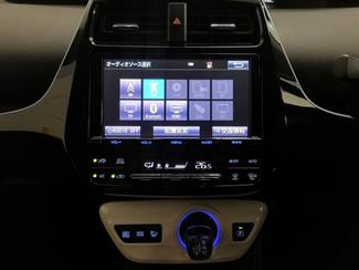 2017 Toyota Prius - Thumbnail