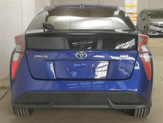 2017 Toyota Prius - Thumbnail