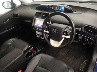2017 Toyota Prius - Thumbnail