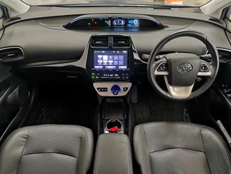 2017 Toyota Prius - Thumbnail