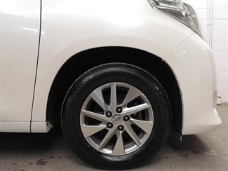 2013 Toyota Alphard - Thumbnail
