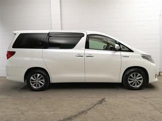 2013 Toyota Alphard - Thumbnail