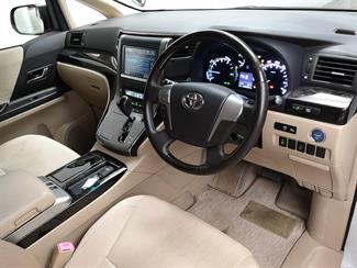 2013 Toyota Alphard - Thumbnail