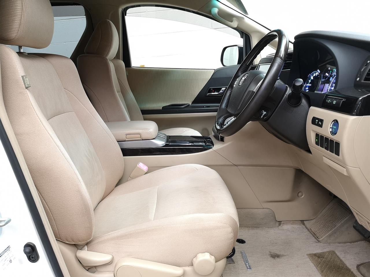 2013 Toyota Alphard