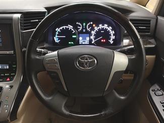 2013 Toyota Alphard - Thumbnail