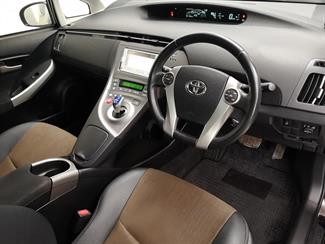 2014 Toyota Prius - Thumbnail