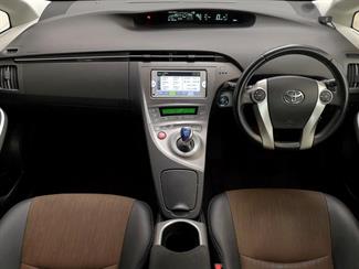2014 Toyota Prius - Thumbnail