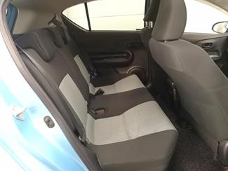 2013 Toyota Aqua - Thumbnail
