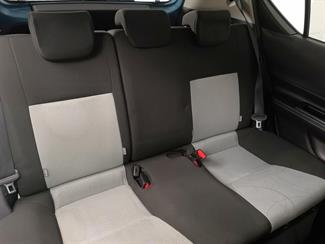 2013 Toyota Aqua - Thumbnail