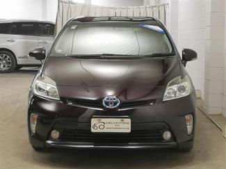 2015 Toyota Prius - Thumbnail
